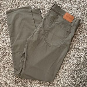 Lucky Brand Slim Slim Straight 34x32 khakis Chinos Brand New with Tags